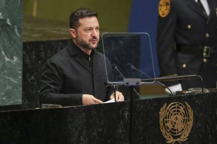(FOTO) "PUTINE, VEOMA ĆE TE ZABOLJETI" Zelenski stao za govornicu u UN, pa održao govor koji je sve šokirao
