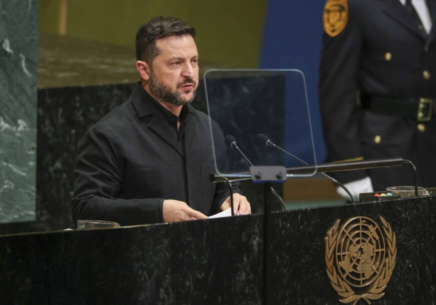 (FOTO) "PUTINE, VEOMA ĆE TE ZABOLJETI" Zelenski stao za govornicu u UN, pa održao govor koji je sve šokirao