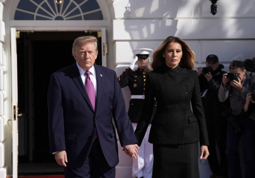 (FOTO) Melanija Tramp PRIVUKLA PAŽNJU u Bijeloj kući: Prva dama zablistala u elegantnom crnom izdanju prilikom dočeka kineskog predsjednika