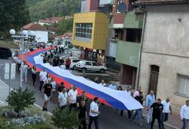 (FOTO) Razvijena TROBOJKA duga 75 metara: Ujedinjena Srpska iz Srebrenice poručila da jedina ima plan za opstanak malih opština