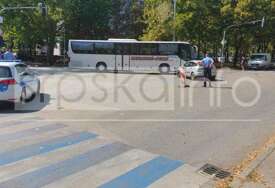 (FOTO) Prve fotografije sa mjesta nesreće u Banjaluci: Stravičan udes kod osnovne škole, žena teško povrijeđena