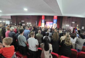 (FOTO) Laktaši ovo još nisu vidjeli: Dosad najveća tribina US, nikad veća gužva u sali i vani