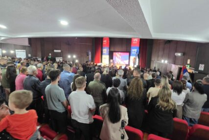 (FOTO) Laktaši ovo još nisu vidjeli: Dosad najveća tribina US, nikad veća gužva u sali i vani