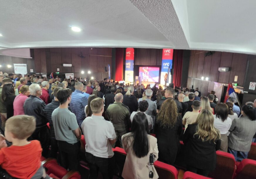 (FOTO) Laktaši ovo još nisu vidjeli: Dosad najveća tribina US, nikad veća gužva u sali i vani
