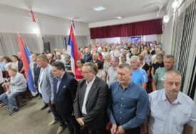 (FOTO) "Ujedinjena Srpska je najuspješnija" Nenad Stevandić posla snažne poruke na tribini US u Stanarima