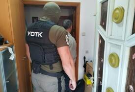 (FOTO) Epilog policijske akcije "Kota" na području Gradiške: Uhapšeno 6 osoba, zaplijenjena velika količina ORUŽJA