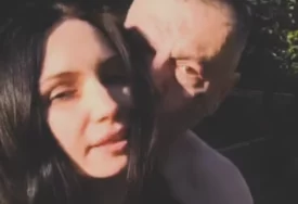 (VIDEO) Ljubav im cvijeta: Aca Amadeus objavio snimak sa 23 godine mlađom vjerenicom i pokazao koliko su bliski