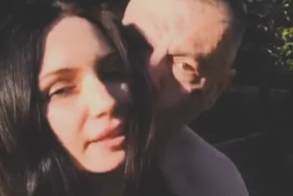 (VIDEO) Ljubav im cvijeta: Aca Amadeus objavio snimak sa 23 godine mlađom vjerenicom i pokazao koliko su bliski