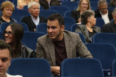 (FOTO) ALEKSA BALAŠEVIĆ PONOSNO GLEDAO SUPRUGU Nikolina blistala pet meseci nakon porođaja