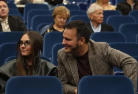 (FOTO) ALEKSA BALAŠEVIĆ PONOSNO GLEDAO SUPRUGU Nikolina blistala pet meseci nakon porođaja