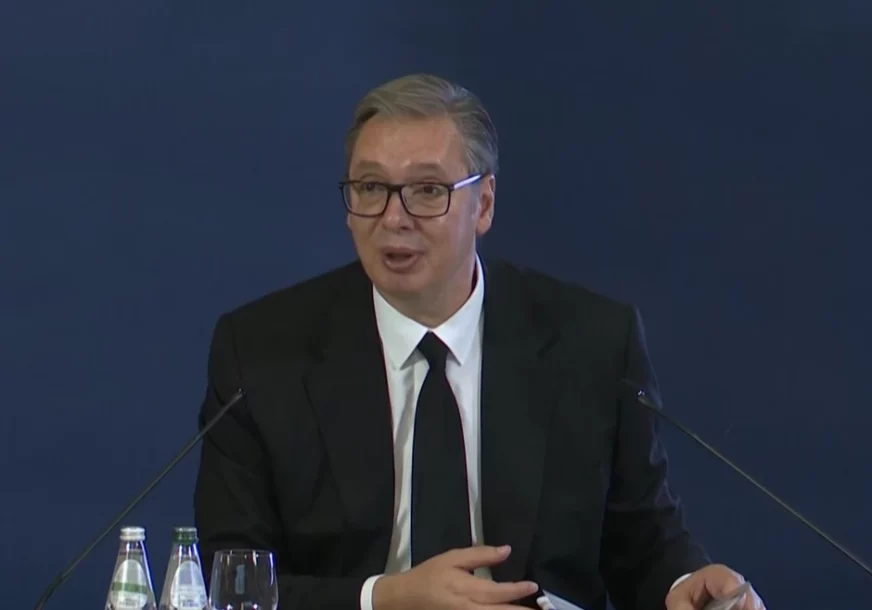 "Sutra ću Ani Brnabić predati dužnost" Vučić PODNIO OSTAVKU na funkciju predsjednika Srbije