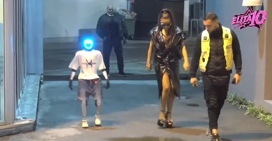 ANA NIKOLIĆ UŠLA U „ELITU 10“ I NAPRAVILA HAOS Pjevačica stigla sa robotom, a onda najavila veliki potez