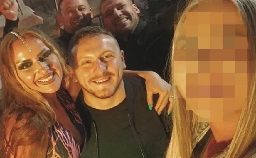 (FOTO) „Zar je moguće da nam ovo bude posljednja slika“ Atina Ferari se uslikala sa Goranom Maksimovićem na vašaru neposredno prije nesreće