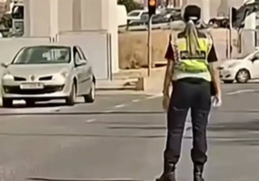 (VIDEO) “Zbog ovakvih se događaju najteži sudari" Vozio u suprotnom smjeru ispred policajke, njen potez izazvao žestoku raspravu