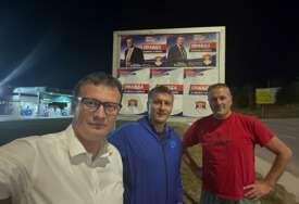 (FOTO) "Kampanje ne nose bilbordi, nego ljudi" Marinko Božović sa aktivistima SDS u Vlasenici