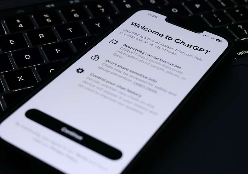 Stigle drastične mjere: Evropska komisija udarila na ChatGPT, Reddit i Roblox