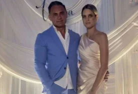 (FOTO) Slika sa slavlja napravila pometnju na mrežama: Bivši dečko Jovane Jeremić pronašao sreću pored lijepe plavuše