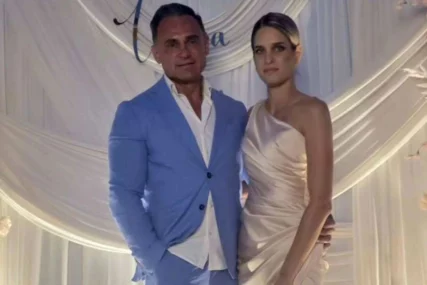 (FOTO) Slika sa slavlja napravila pometnju na mrežama: Bivši dečko Jovane Jeremić pronašao sreću pored lijepe plavuše