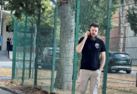 (VIDEO) Ne ispušta telefon iz ruku: Otkriveno koju funkciju u "Grandu" obavlja sin Suzane Jovanović