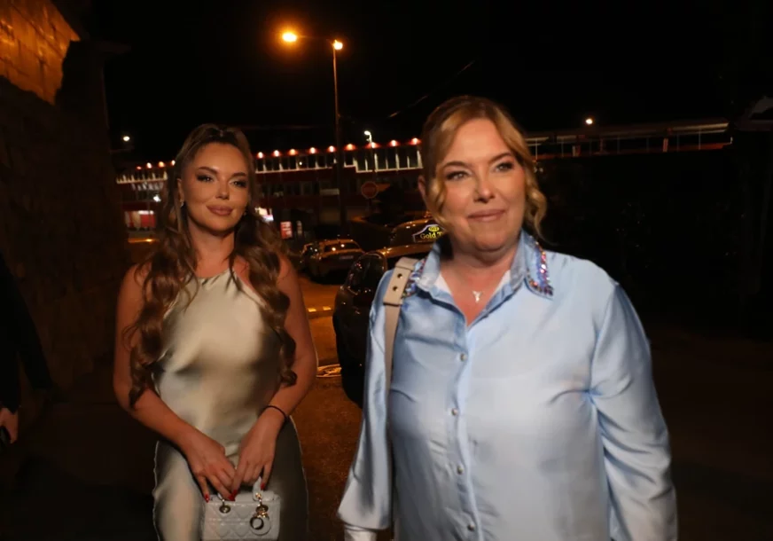 (FOTO) Danijela Rodić na Šabačkom vašaru: Prija Cece Ražnatović uživala u provodu sa kćerkom Natašom, njenim dečkom i prijateljima