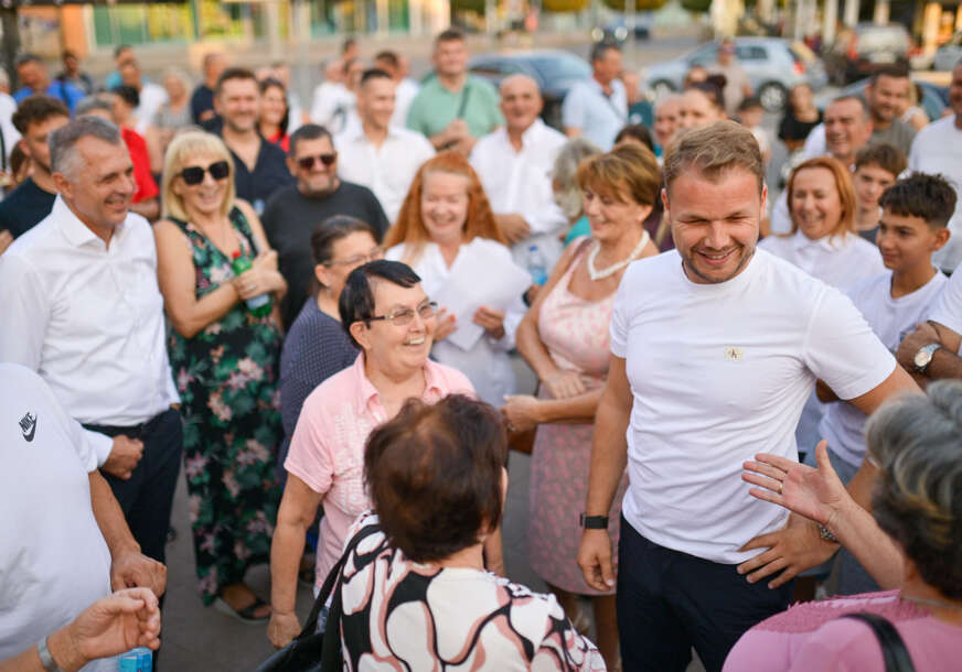 (FOTO) "Ja moram stati UZ NAROD" Stanivuković predstavio svoj program Dobojlijama