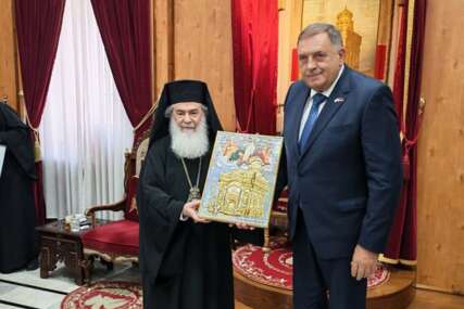 (VIDEO, FOTO) Patrijah mu poklonio ikonu Svetog groba: Dodik iz Jerusalima poručio da je svaka težnja ka uspostavljanju mira od velikog značaja