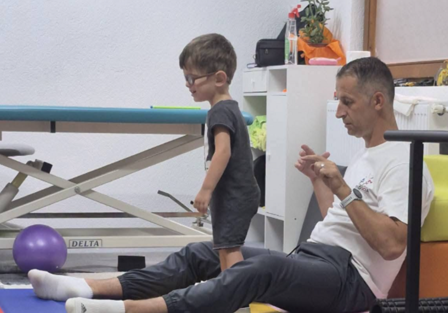 (FOTO) EDIN JE NA KORAK OD CILJA, ALI MU JE POMOĆ I DALJE POTREBNA Pozivom na broj 17056 darujete 2 KM za nastavak liječenja