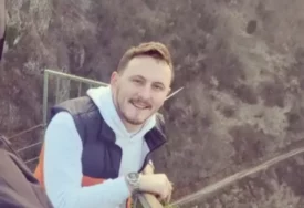 PJEVAČ POGINUO KOD ŠAPCA U nesreći povrijeđena i njegova žena i još 2 osobe