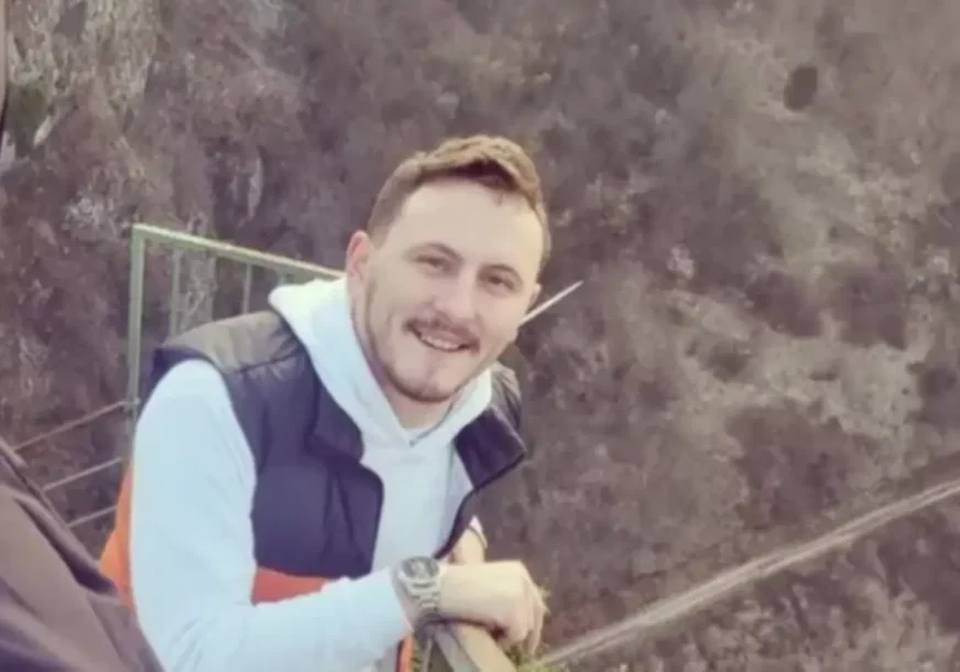 PJEVAČ POGINUO KOD ŠAPCA U nesreći povrijeđena i njegova žena i još 2 osobe