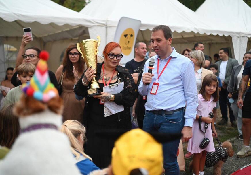 (FOTO) Selak ambasador festivala posvećenog ljubimcima: Humanost prema životinjama pokazuje KAKVI SMO LJUDI