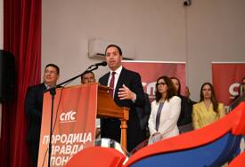 (FOTO) "Porodica, pravda, ponos za jaču Srpsku" Sa tribine u Šipovu Selak poručio da ljudi prepoznaju one koji DRŽE RIJEČ