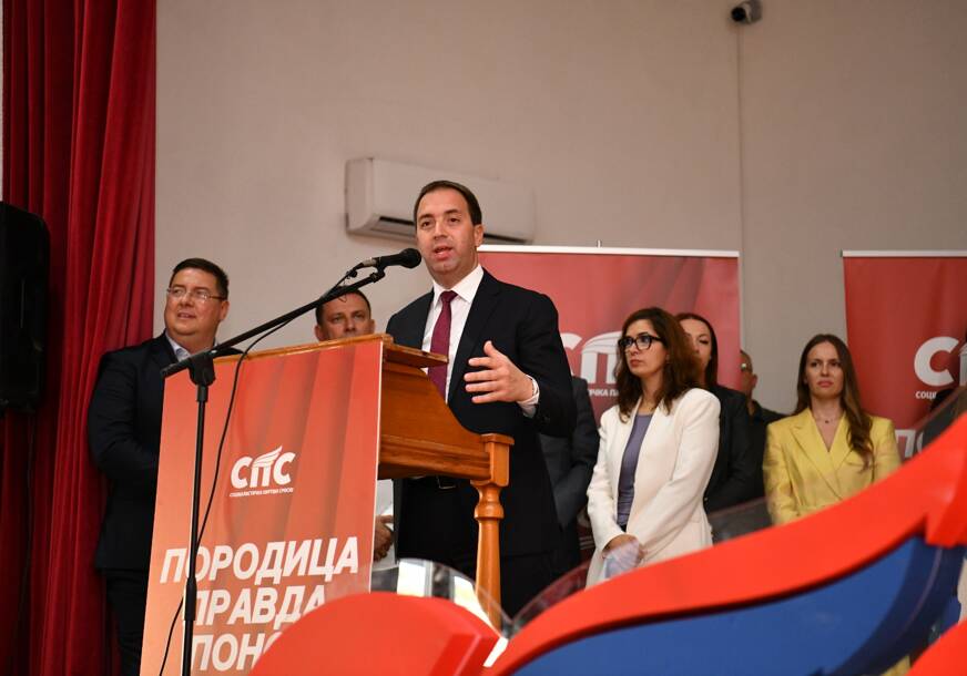 (FOTO) "Porodica, pravda, ponos za jaču Srpsku" Sa tribine u Šipovu Selak poručio da ljudi prepoznaju one koji DRŽE RIJEČ