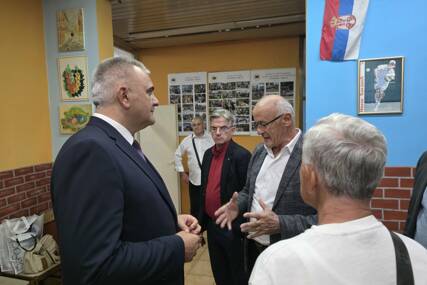 (FOTO) Minić sa vojnim penzionerima: Razgovarali o sigurnoj budućnosti Srpske