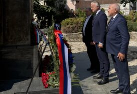 (FOTO) "DA SE NE ZABORAVI" Borenović na obilježavanju 31 godine od odbrane sjeverozapadnih granica Srpske