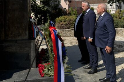 (FOTO) "DA SE NE ZABORAVI" Borenović na obilježavanju 31 godine od odbrane sjeverozapadnih granica Srpske