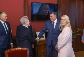 (FOTO) Dodik i Cvijanovićeva o razgovoru sa Saksom "Čovjek čiji glas odjekuje širom svijeta, gost je  Srpske"