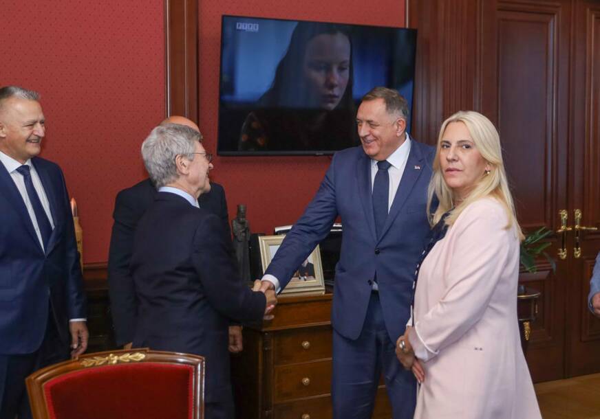 (FOTO) Dodik i Cvijanovićeva o razgovoru sa Saksom "Čovjek čiji glas odjekuje širom svijeta, gost je  Srpske"