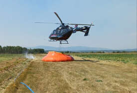 POŽAR KOD TESLIĆA NE JENJAVA Helikopter stigao u Buletić, vatra zahvatila čak 90 hektara