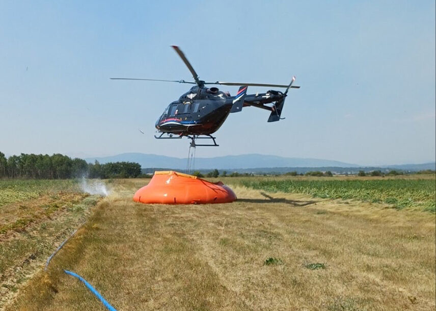 POŽAR KOD TESLIĆA NE JENJAVA Helikopter stigao u Buletić, vatra zahvatila čak 90 hektara