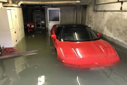VODA JOJ NIJE MOGLA NIŠTA Potopljena Honda NSX ponuđena za 5.700 evra, a onda je na aukciji nastalo ludilo