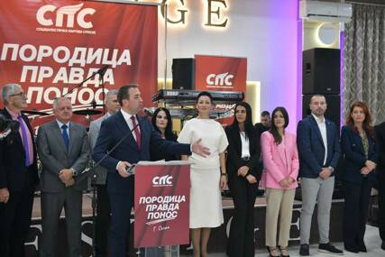 (FOTO) "Očekujemo snažan rezultat" Selak sa tribine u Doboju poslao poruku građanima