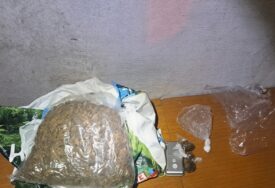 Akcija "Kaciga" u Zvorniku: Uhapšene 2 osobe, u pretresima pronađeno skoro kilogram droge