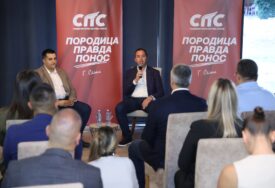 (FOTO) "Budućnost Srpske gradimo zajedno" Selak prisustvovao Forumu mladih SPS