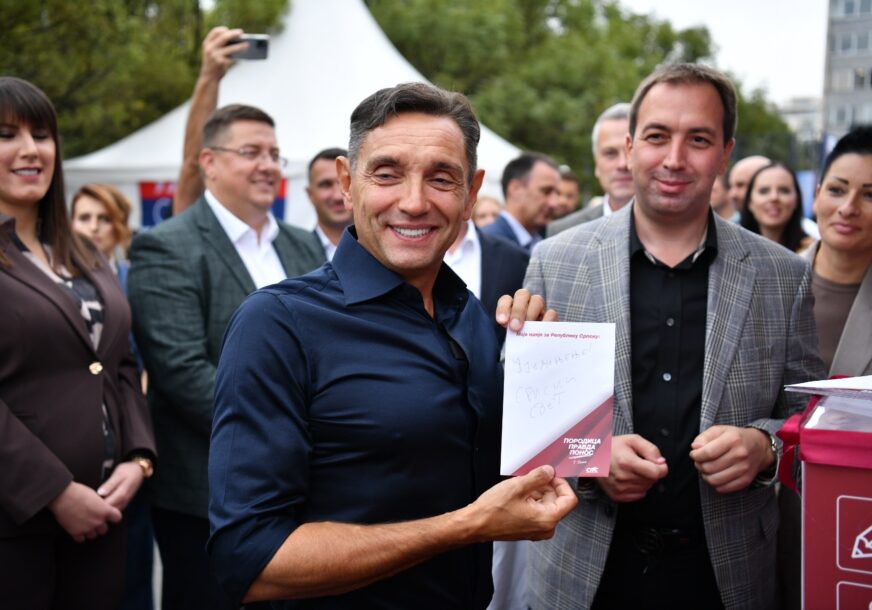 (FOTO) Selak i Vulin na Trgu Krajine: Glas naroda temelj politike SPS