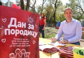 (FOTO) "Snažna porodica je temelj stabilne Srpske" Selak posjetio manifestaciju "Dan za porodicu"