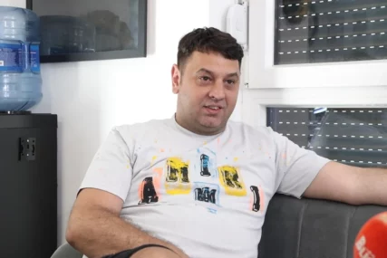„SVE JE BILA ŠALA“ Frizer Ilija Pečenica otkrio šta se zapravo desilo sa Uroševom kosom i progovorio o Aneli i Ani Nikolić