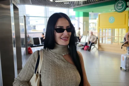 (VIDEO) "DEFINITIVNO IDE UZ MENE" Indi Aradinović srela kolegu na aerodromu, pa mu dijelila komplimente