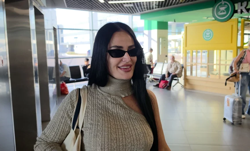 (VIDEO) "DEFINITIVNO IDE UZ MENE" Indi Aradinović srela kolegu na aerodromu, pa mu dijelila komplimente