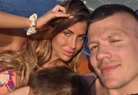 (FOTO) GOLA KAO PUSTINJA Jelena Radanović pozira bez gornjeg dijela kupaćeg, MREŽE BUKTE od komentara