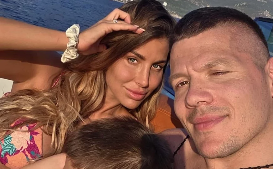 (FOTO) GOLA KAO PUSTINJA Jelena Radanović pozira bez gornjeg dijela kupaćeg, MREŽE BUKTE od komentara